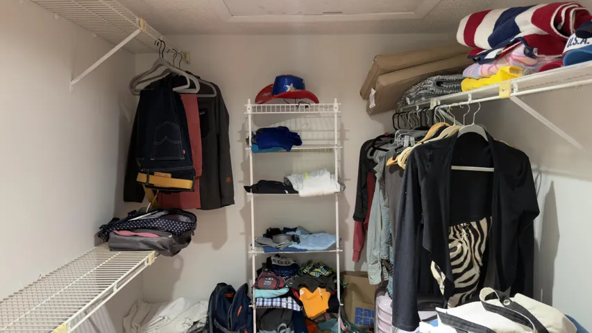 Walking closet 2