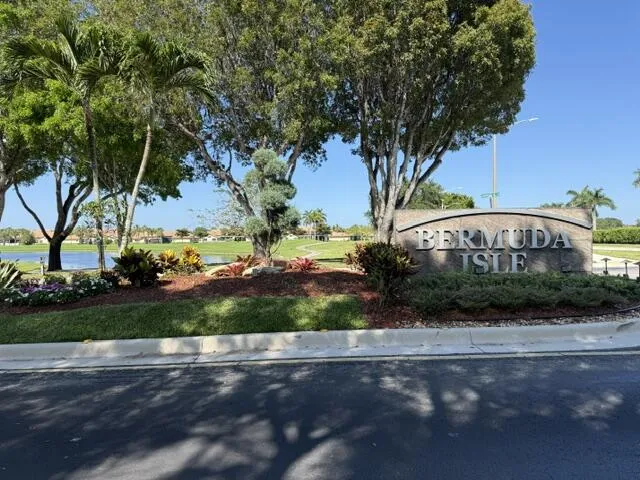 Bermuda Isle is surrounded by beautifully kept lakes and fountains