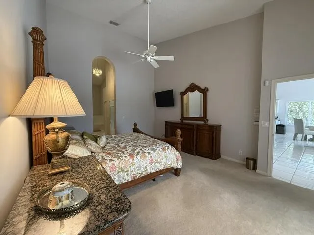 Very spacious primary bedroom