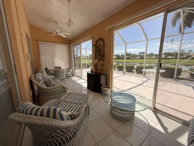 Panoramic lake views!