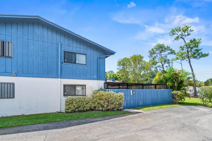 002-4585HollyLakeDrive-LakeWorth-FL-3346