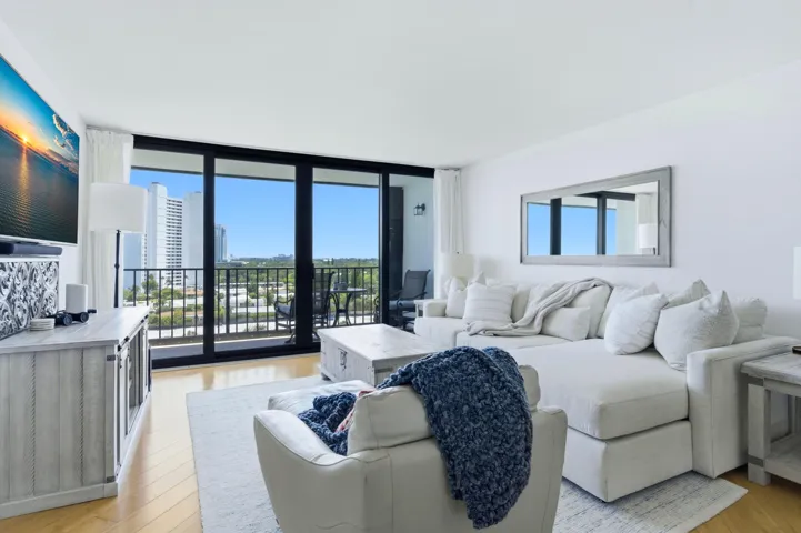 Family room overlooking balcony