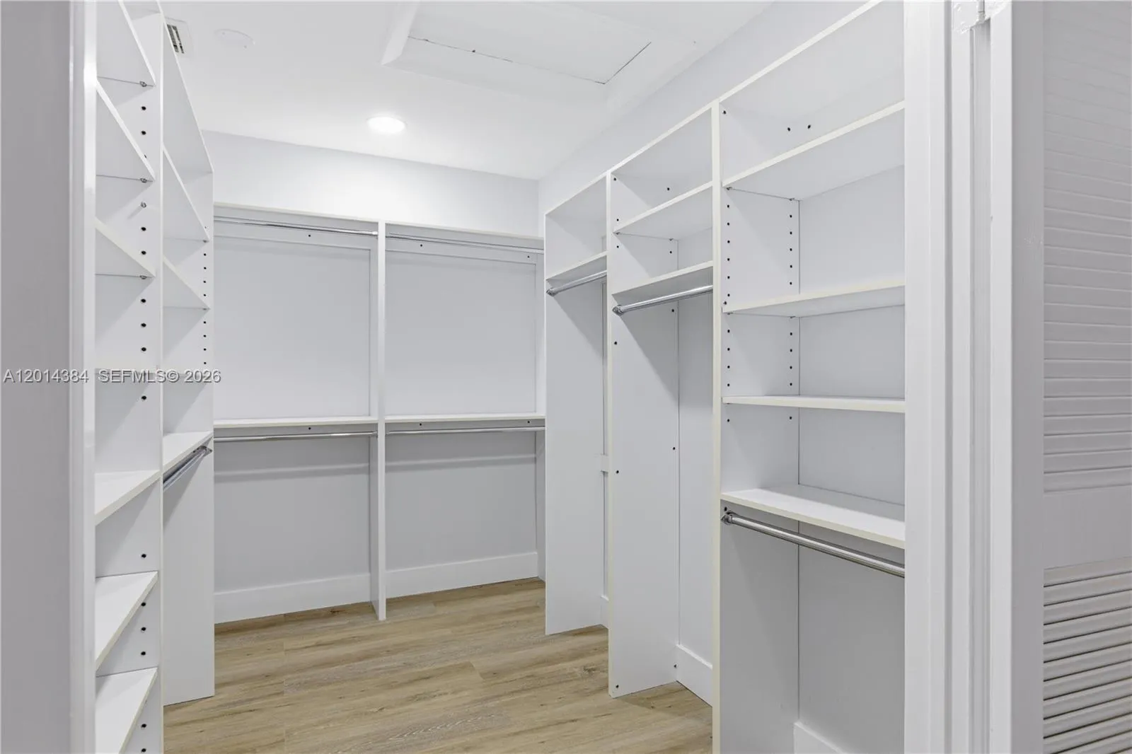Master walking closet