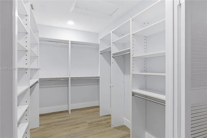 Master walking closet