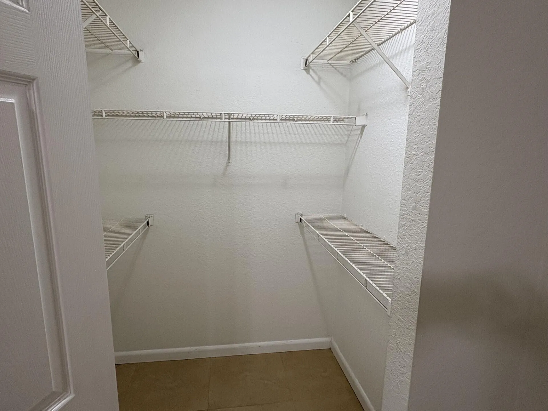 closet 2841-107