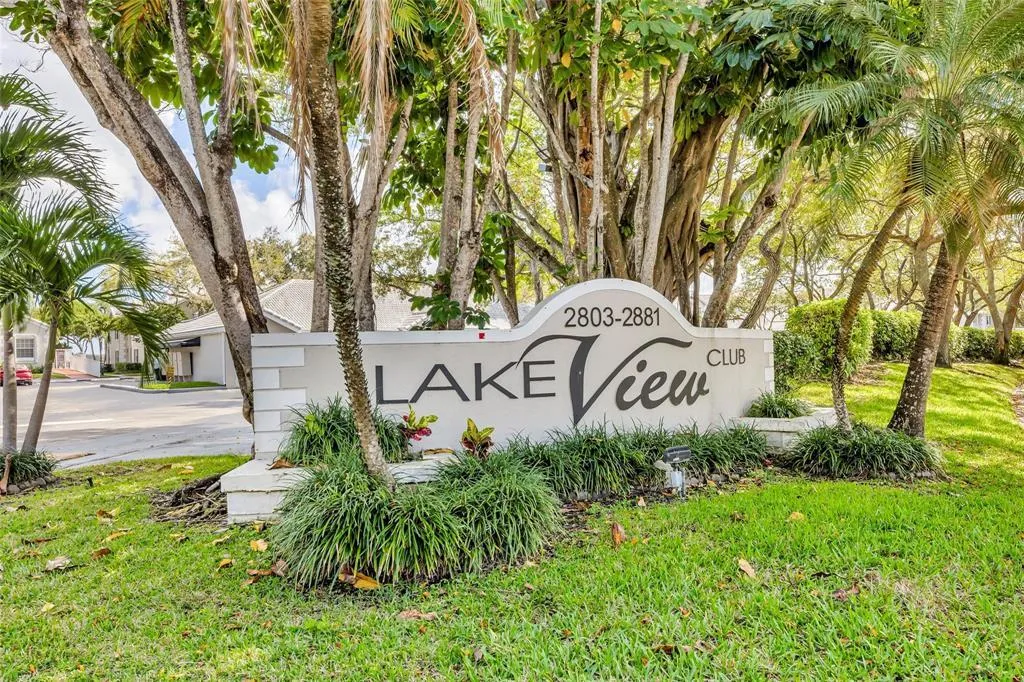 Lakeview Club Sign