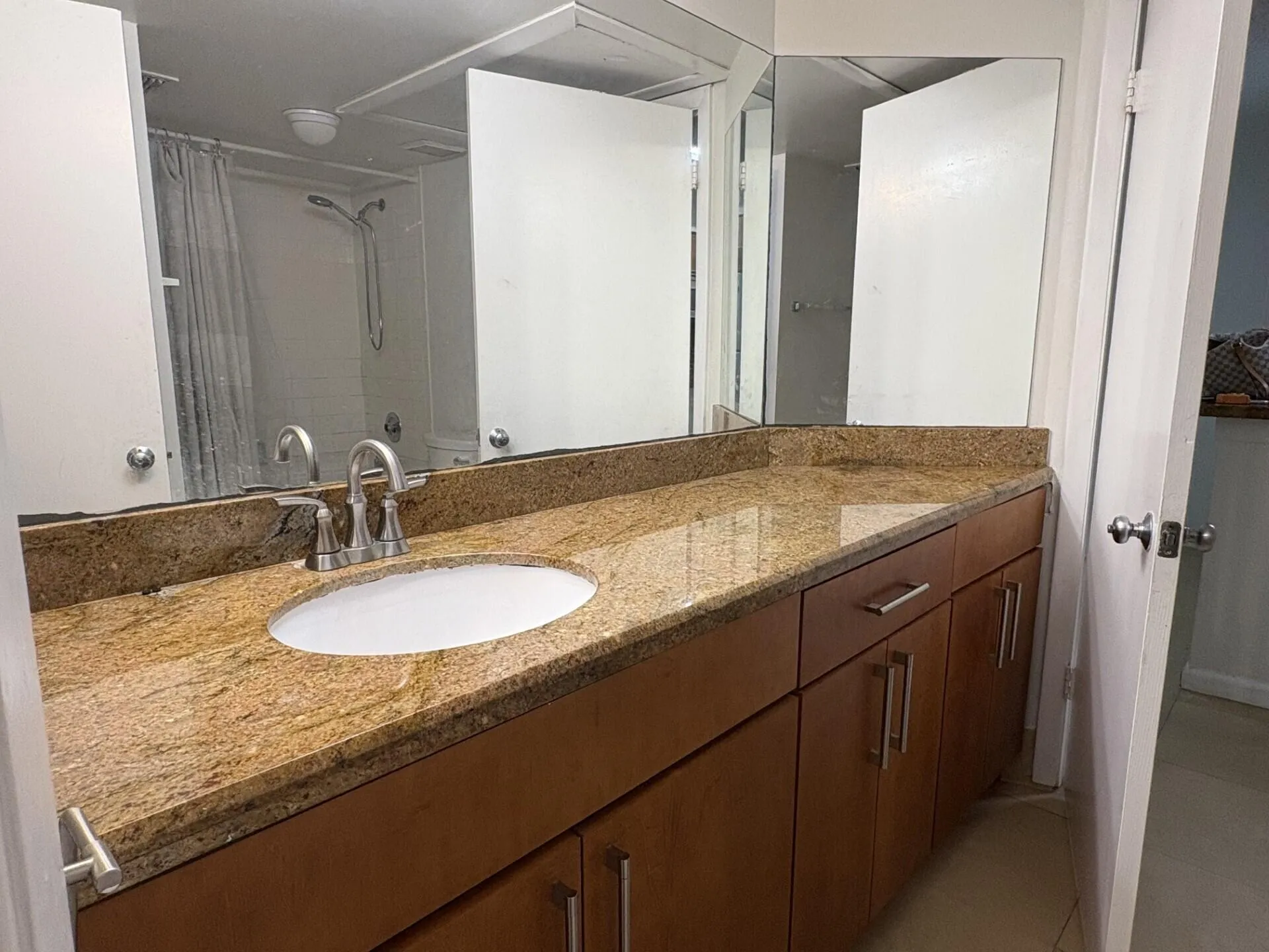 bathroom 2841-107