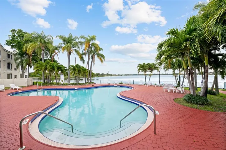 Lakeview Club Pool