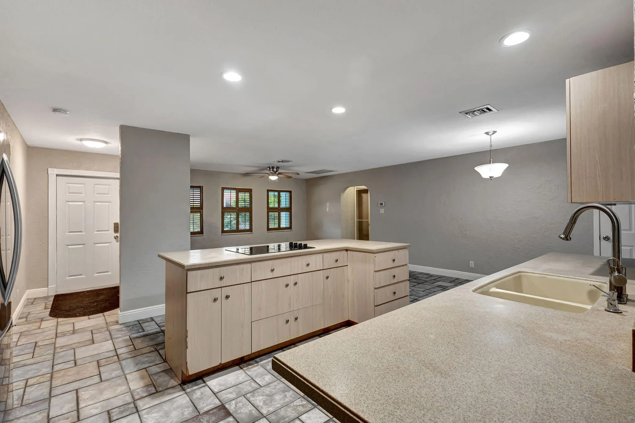 Foyer/Kitchen