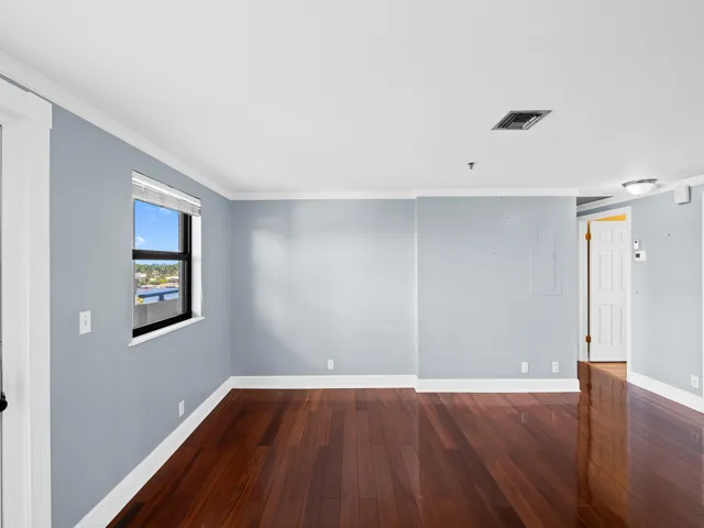 Flex Space/Foyer