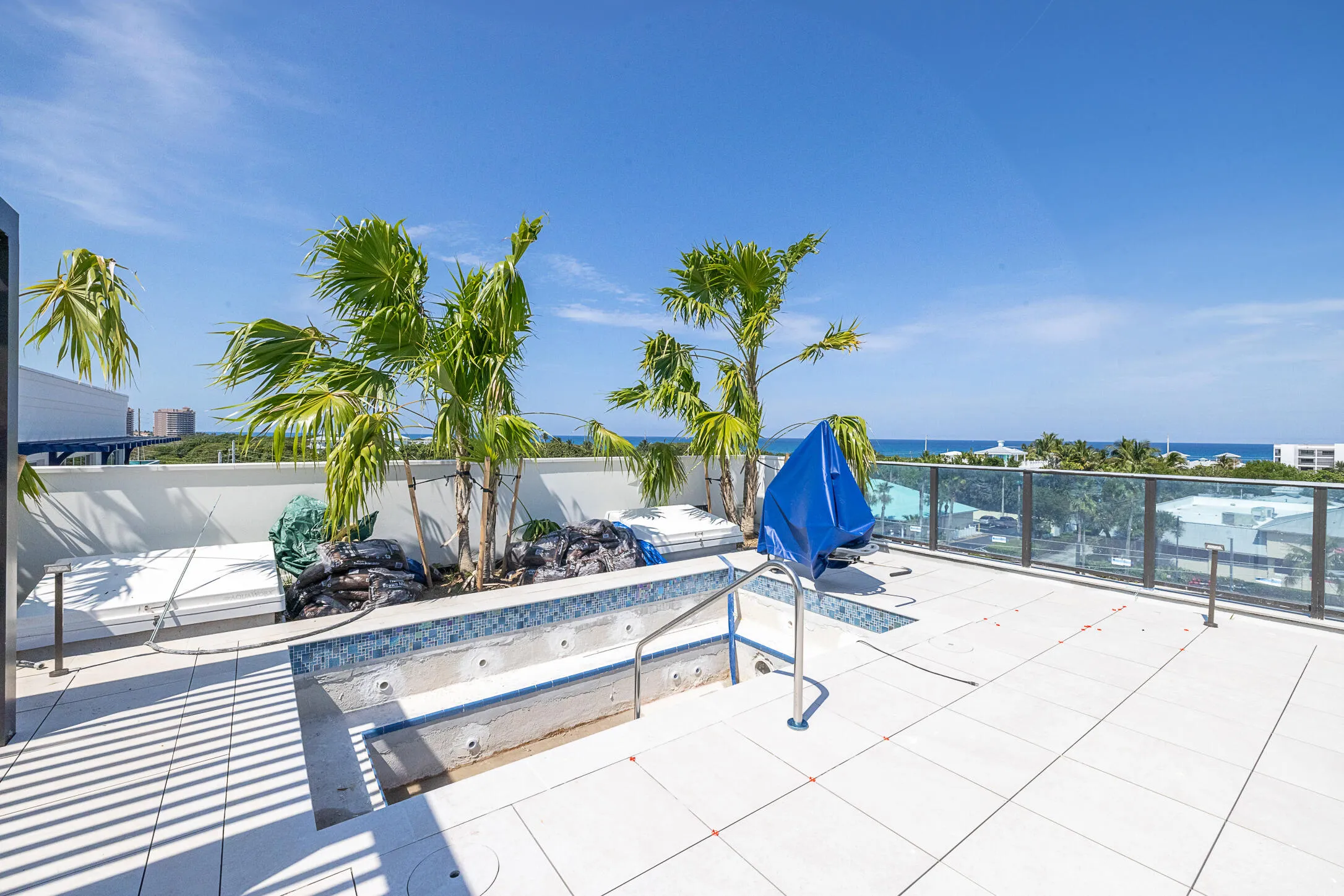 21-Caretta Rooftop Spa