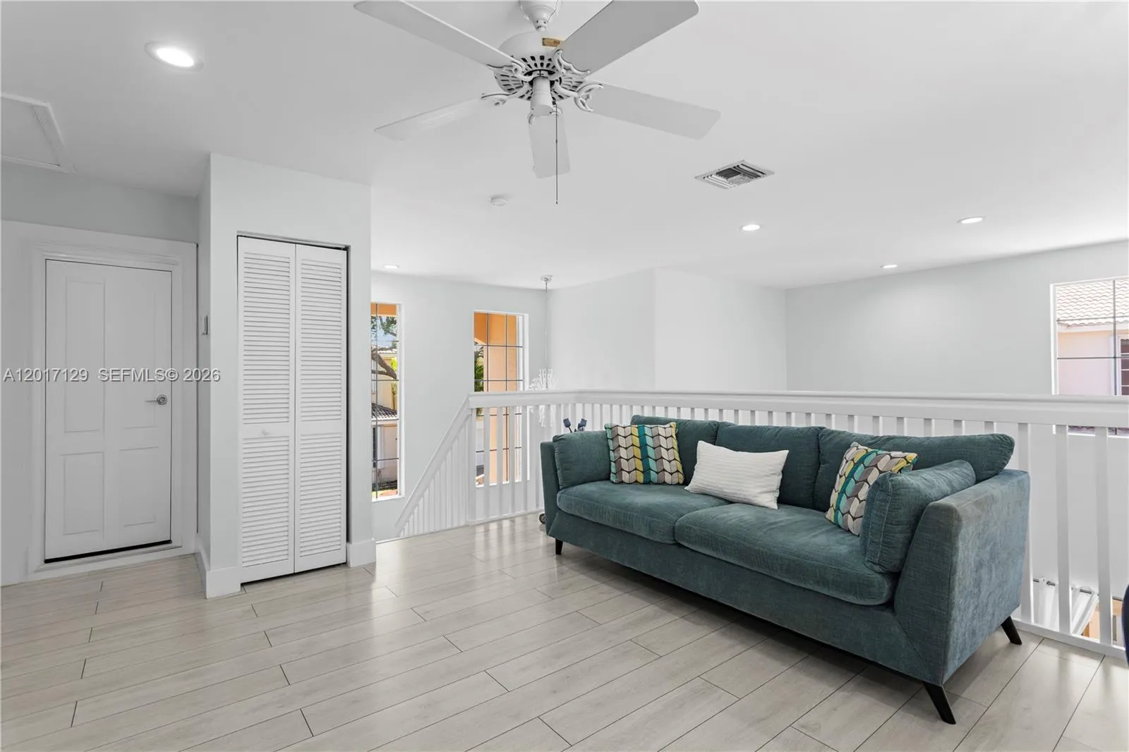 Loft / DEN upstairs