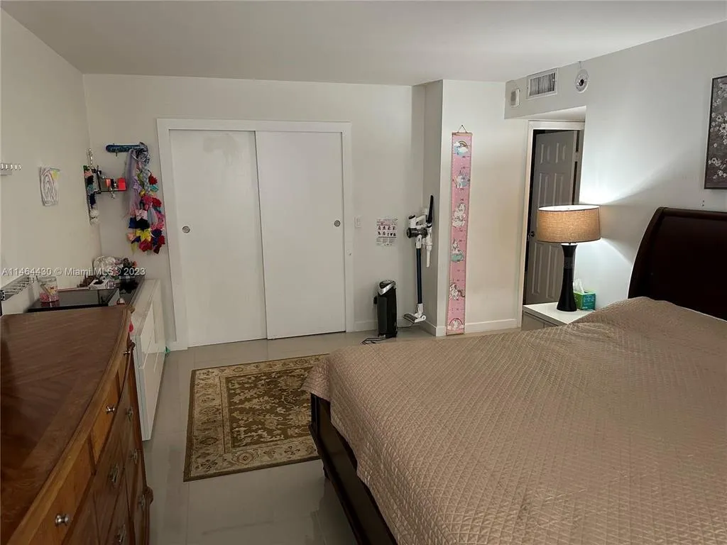 Bedroom master