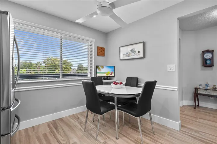 Eat-in Kitchen