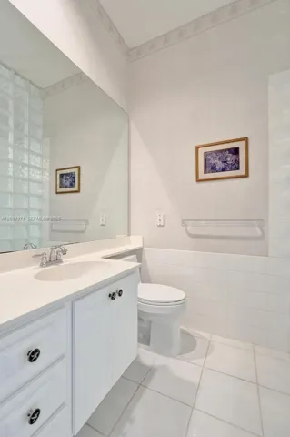 private secondary lavatory
