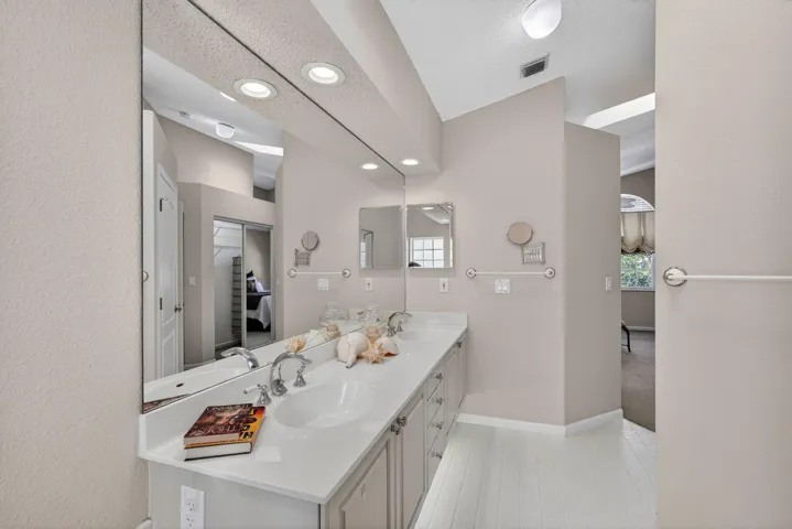 Master Vanity