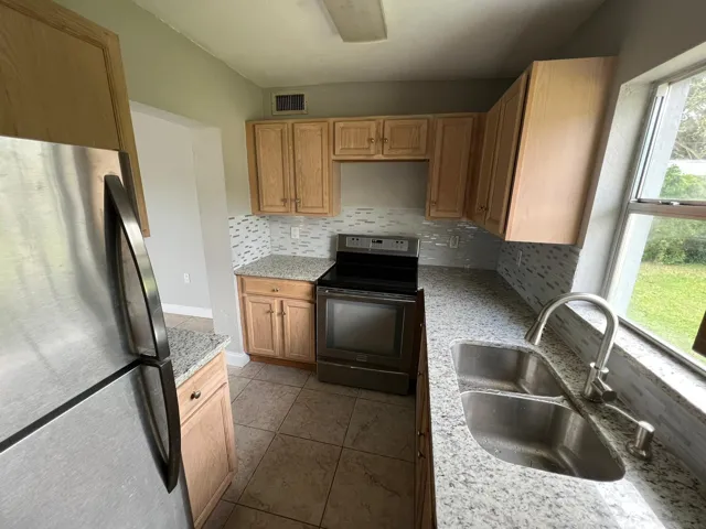 WOOD KITCHEN W/GRANITE COUNTERS
