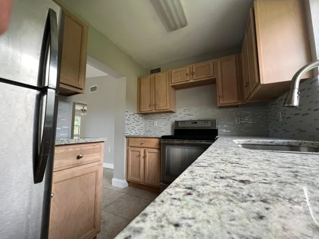 WOOD KITCHEN W/GRANITE COUNTERS