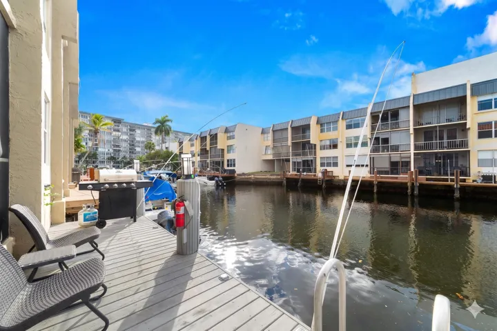 Dock 2