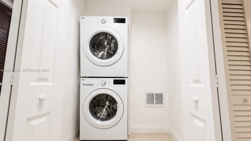 APPLIANCES NOT INCLUDED