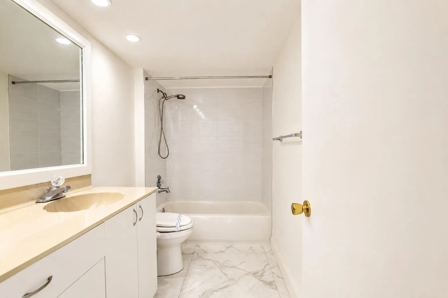 101 Briney Ave #401 18