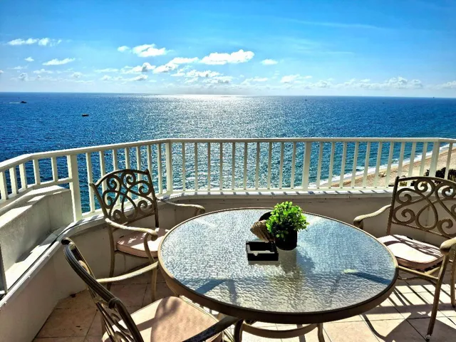 Claridge balcony