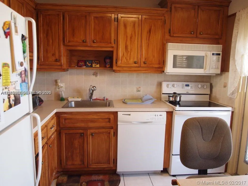 EAT IN KITCHEN