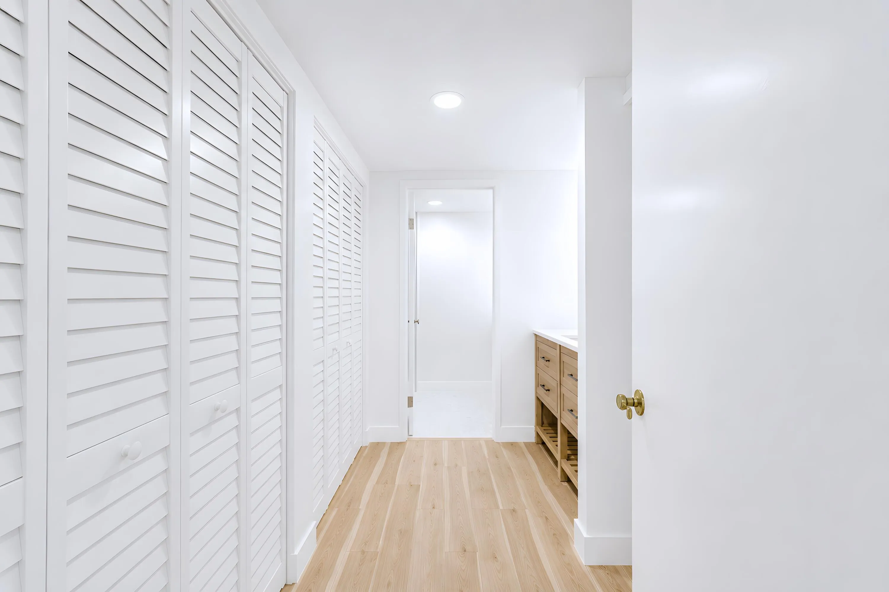 En-Suite Bathroom & Closet Area