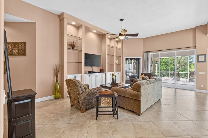 8081SEDoubleTreeDr(11)