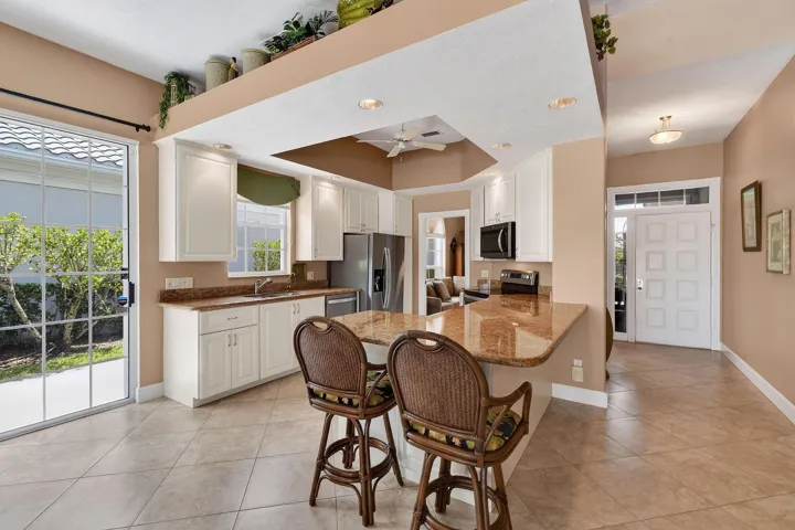 8081SEDoubleTreeDr(20)