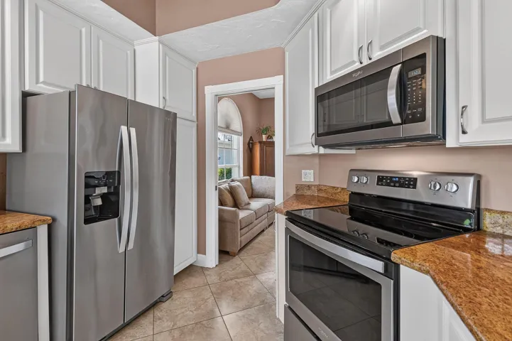 8081SEDoubleTreeDr(28)