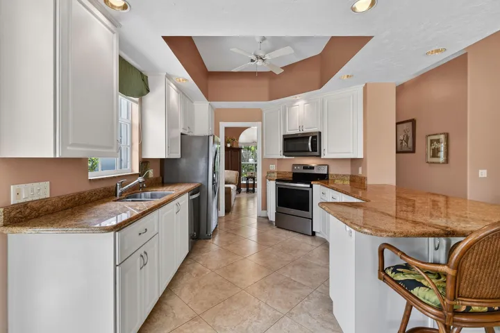 8081SEDoubleTreeDr(24)