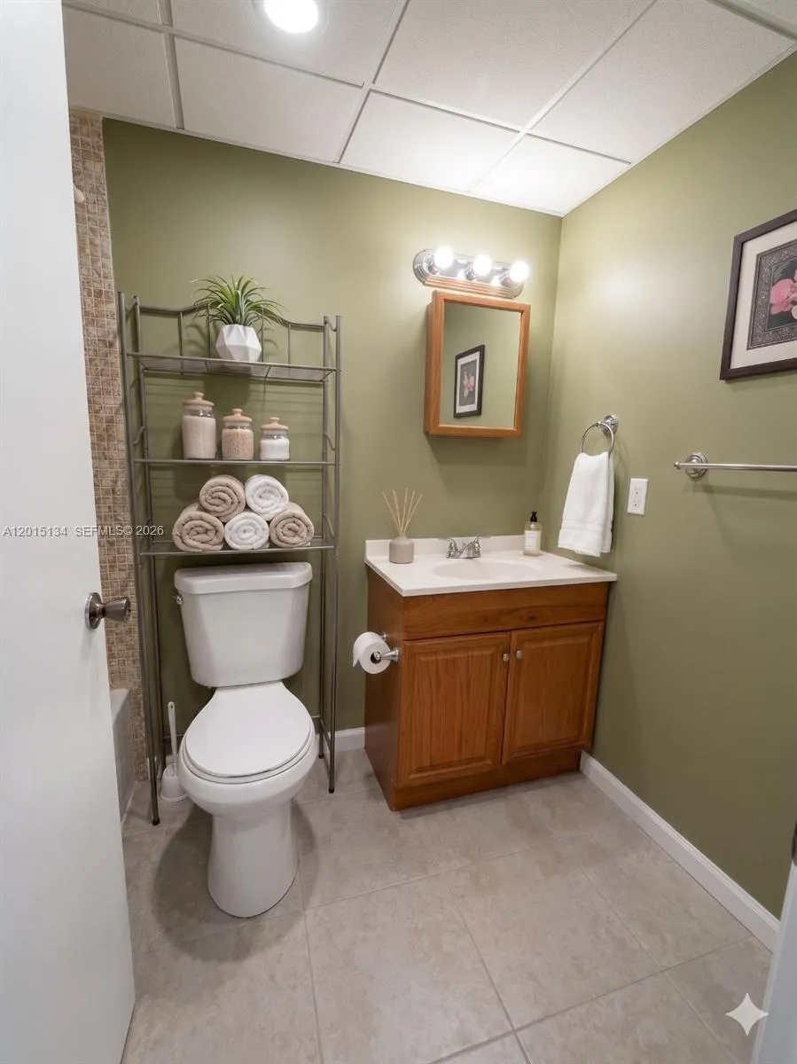 Guest 1/2 bathroom