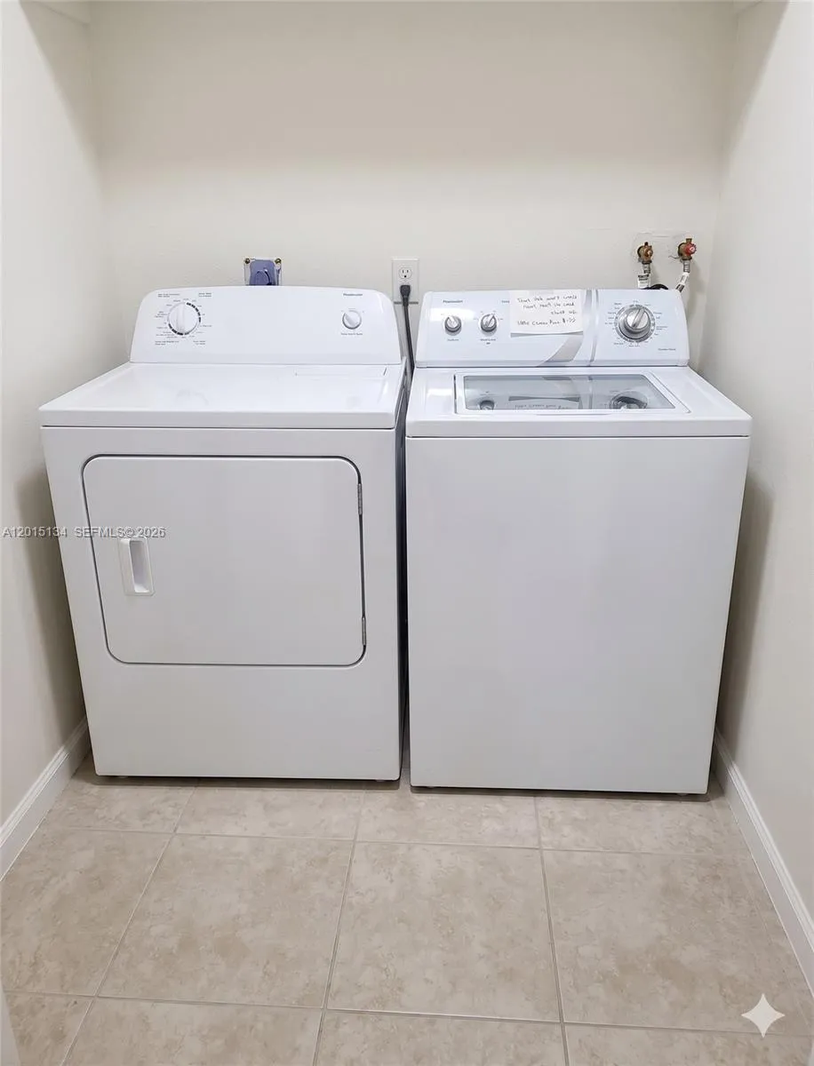 Side by Side in unit Washer & Dryer
