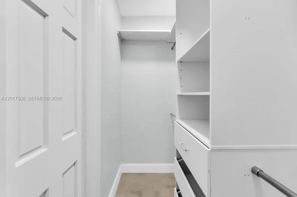 Master Walk -In