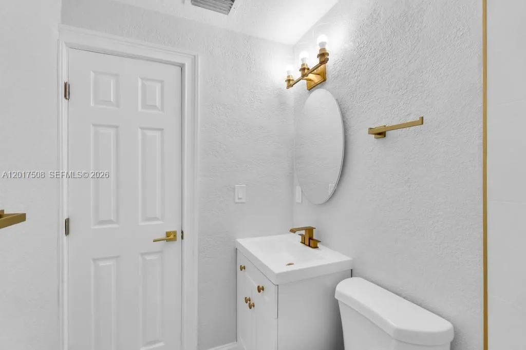 Guest - Modern Renovation w/ Gold Accents
