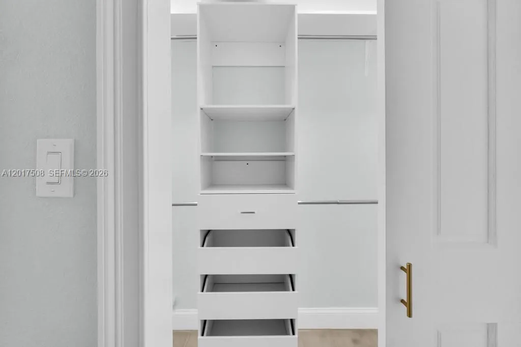 Master w/ Built-Ins