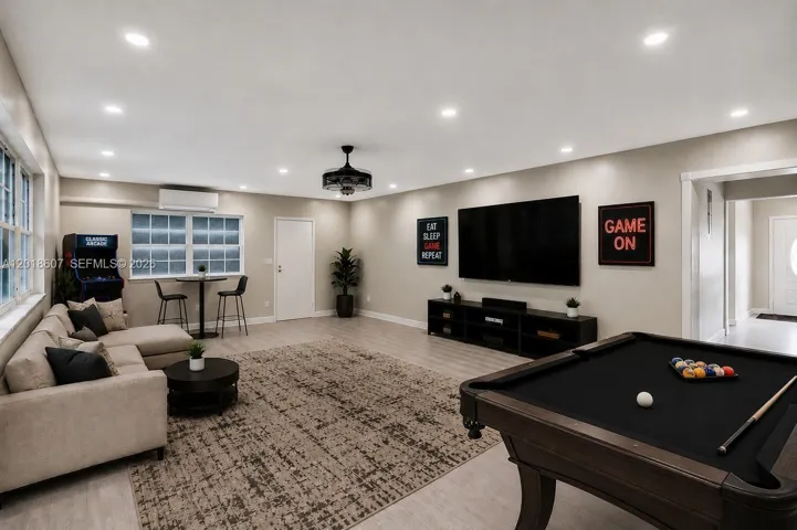 Staged Entertainment rm