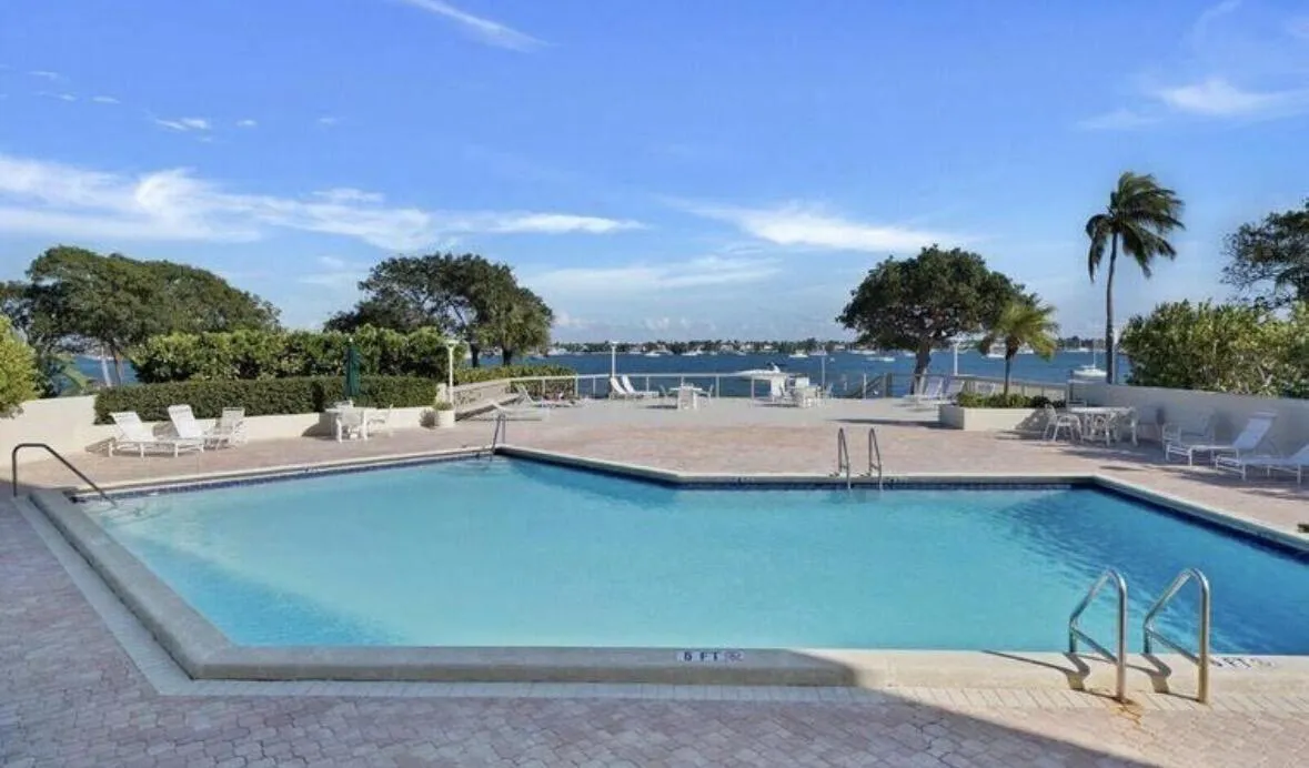 SALT WATER/HEATED POOL