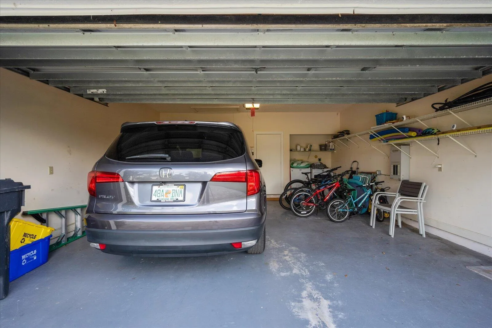 Garage with Auto