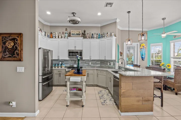 Kitchen with removable island