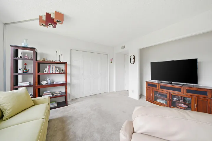 3rd Bedroom / office /den