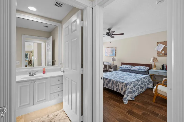 Split floorpan guest en-suite - ultimate comfort and privacy for guests