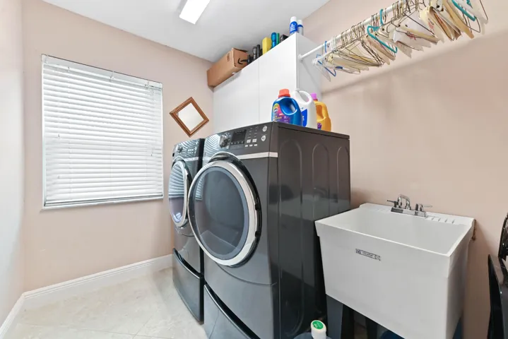 16 Laundry room 01