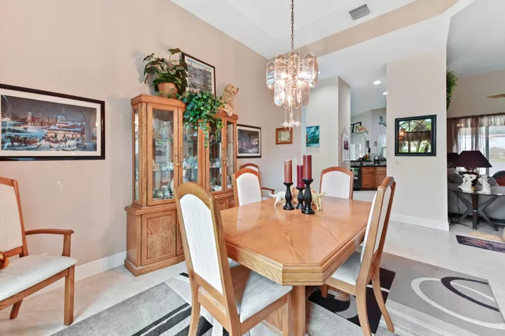 11 Dining room 02