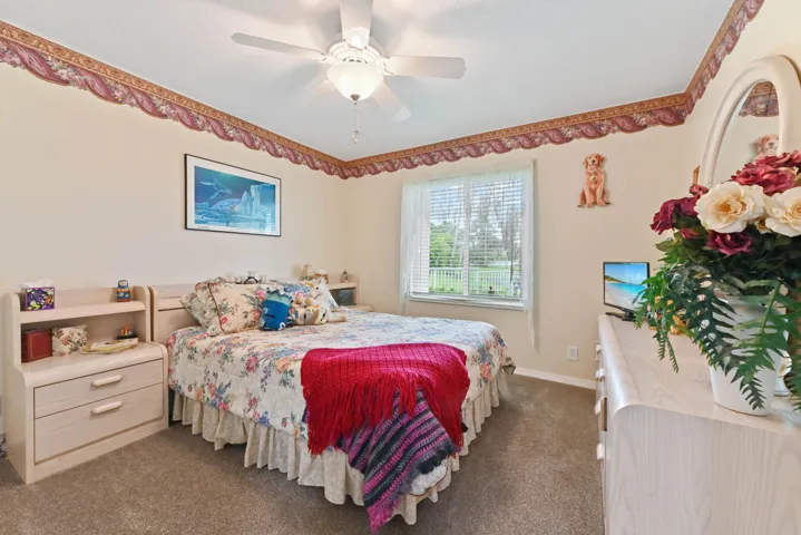 27 Bedroom 04