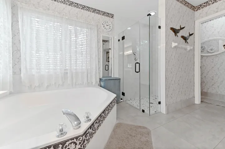 36 Bathroom 02