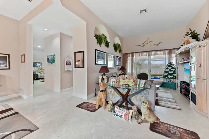 05 living room 01