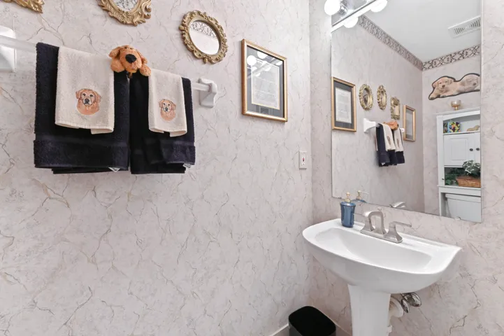 17 Bathroom 01