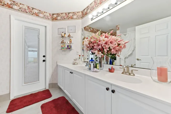 31 Bathroom 01